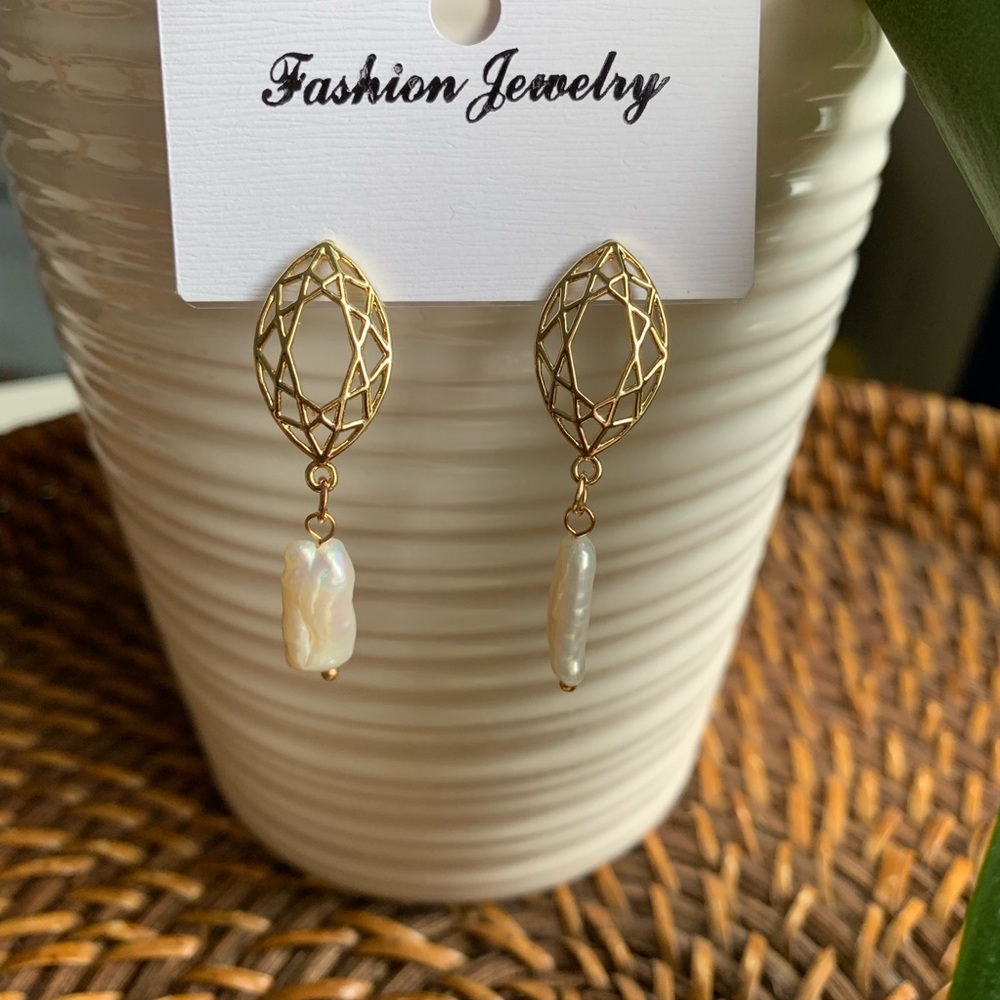 Dolce Hill -  Pearl Drop Earrings